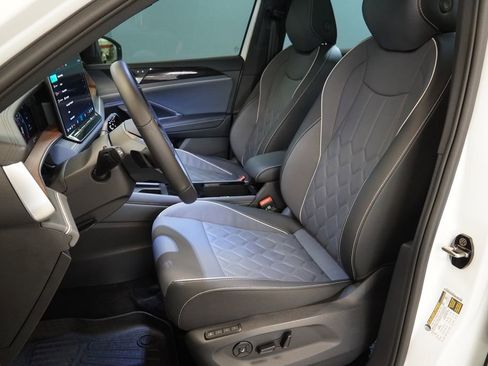 Used 2026 Volkswagen Tiguan SEL R-Line AWD/4WD image 3