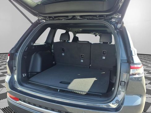 New 2026 Jeep Grand Cherokee Altitude image 23