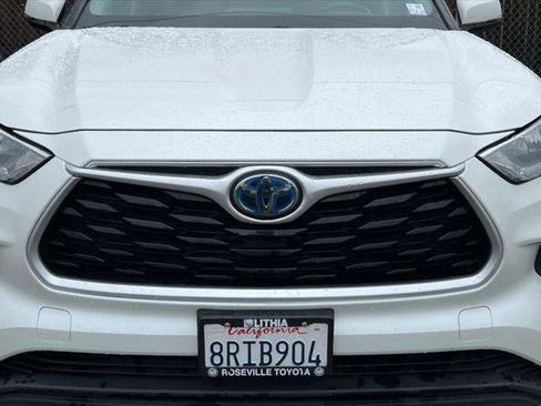 Certified 2020 Toyota Highlander LE image 9