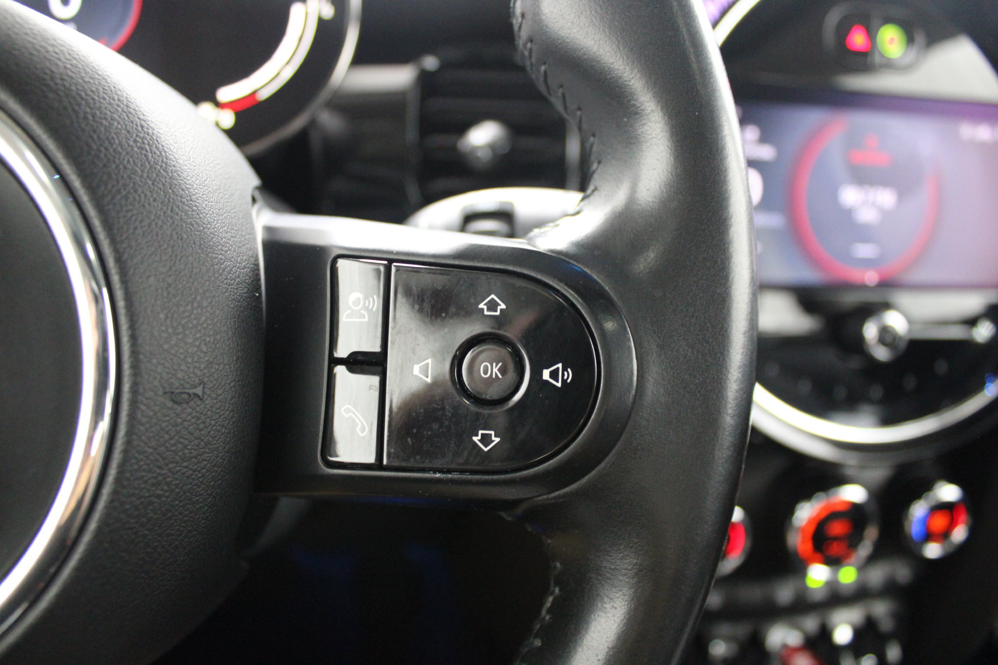 Used 2023 MINI Cooper 2-Door Hardtop FWD image 32
