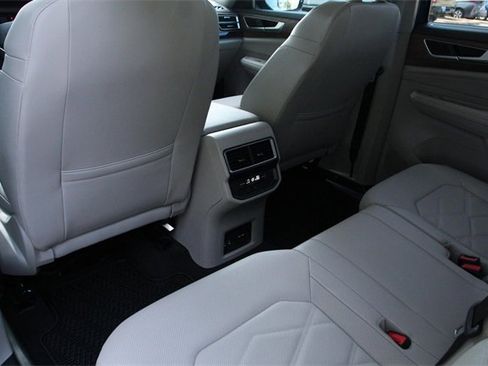 Certified 2025 Volkswagen Atlas SE image 23