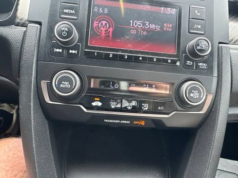 Used 2018 Honda Civic Sport image 17
