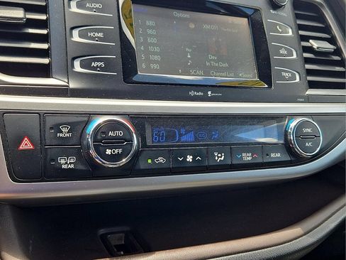 Used 2015 Toyota Highlander Plus AWD/4WD image 16