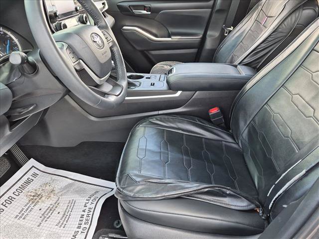 Used 2022 Toyota Highlander XLE FWD image 15
