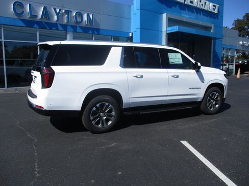 New 2026 Chevrolet Suburban LS image 3