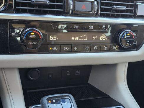 Used 2022 Nissan Pathfinder SL w/ SL Premium Package image 21