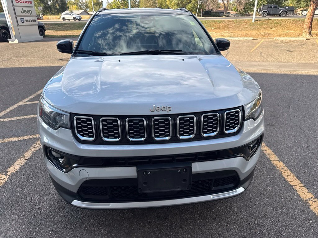Used 2025 Jeep Compass Limited AWD/4WD image 4