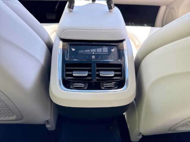 Certified 2024 Volvo XC60 B5 Ultimate w/ Protection Package Premier AWD/4WD image 26