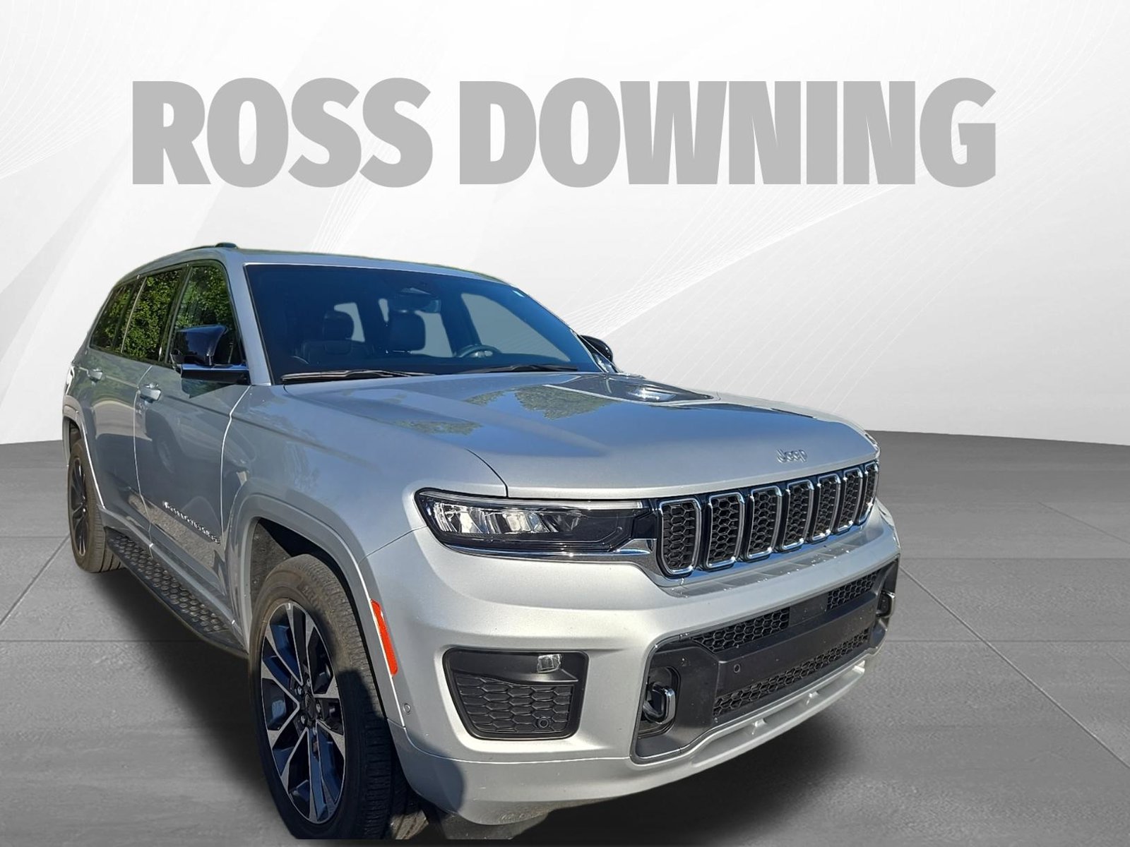 Used 2025 Jeep Grand Cherokee L Overland w/ Luxury Tech Group IV AWD/4WD image 3