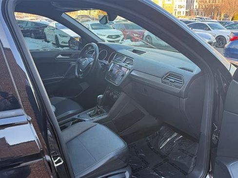 Used 2020 Volkswagen Tiguan SE R-Line image 8