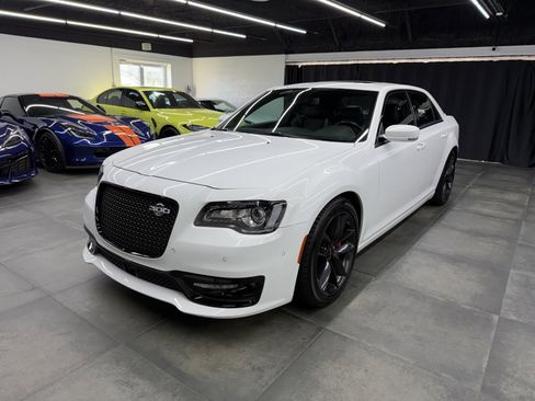 Used 2023 Chrysler 300 C image 1