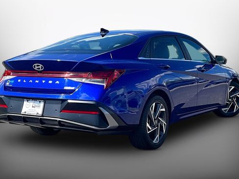 Used 2024 Hyundai Elantra Limited FWD image 12