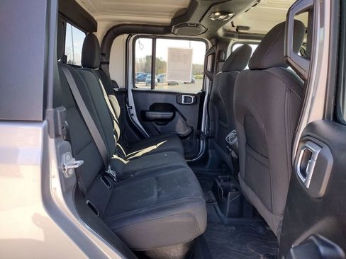 Used 2021 Jeep Gladiator Sport image 20