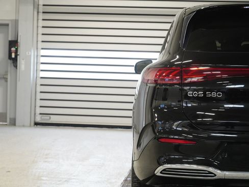 Certified 2023 Mercedes-Benz EQS 580 4MATIC SUV image 10