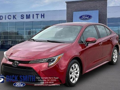 Used 2025 Toyota Corolla LE FWD image 1