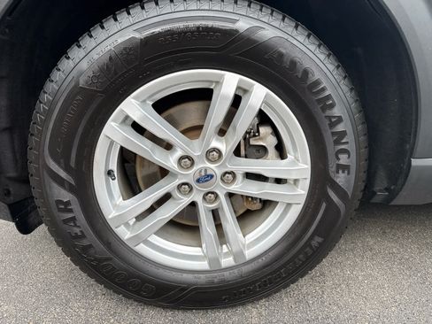 Used 2021 Ford Explorer XLT w/ Equipment Group 202A AWD/4WD image 9