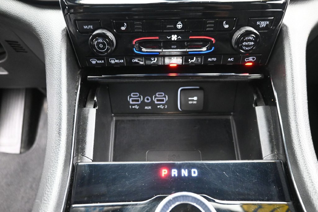Used 2023 Jeep Grand Cherokee Altitude AWD/4WD image 19
