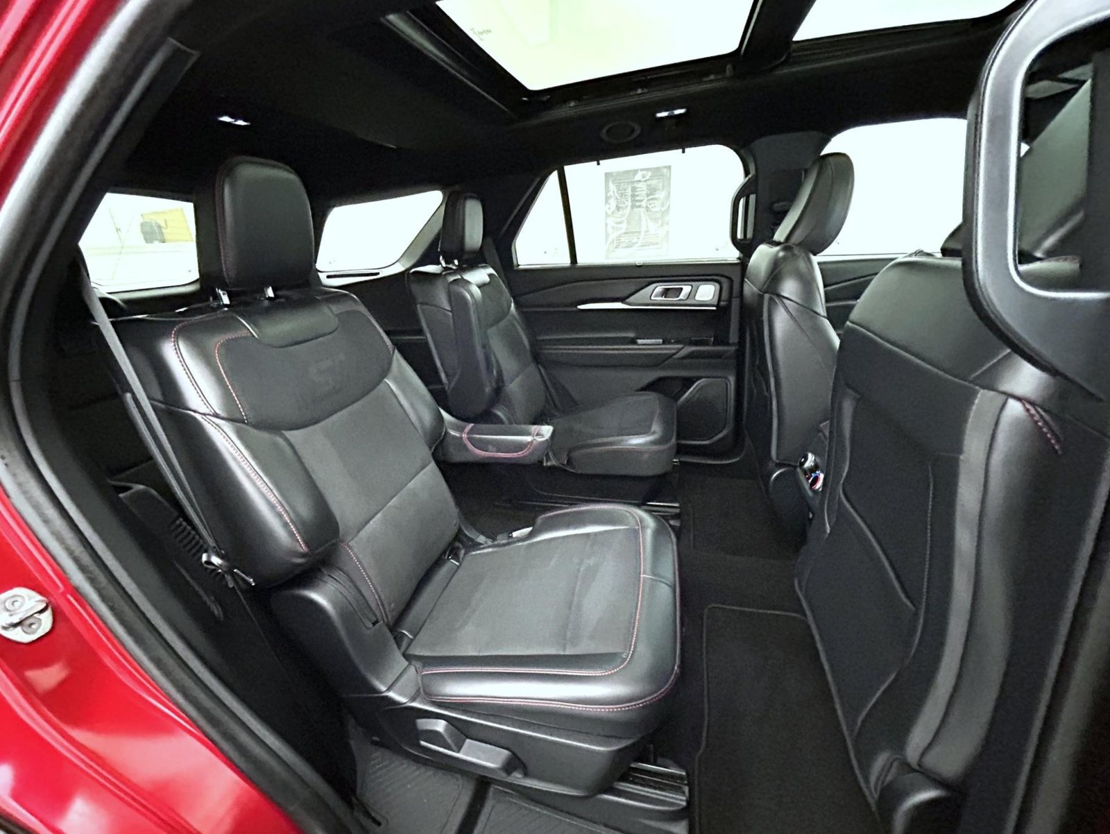 Used 2025 Ford Explorer ST AWD/4WD image 18