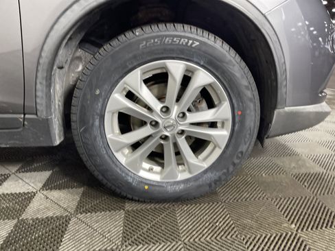 Used 2015 Nissan Rogue SV image 6