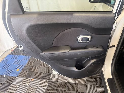Used 2016 Kia Soul w/ Convenience Package FWD image 9