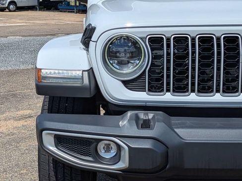 Used 2025 Jeep Wrangler Unlimited Sahara AWD/4WD image 10