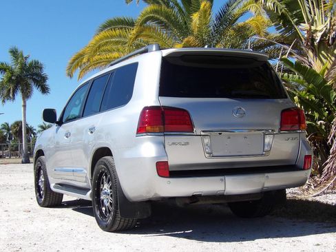 Used 2011 Lexus LX 570 Base AWD 4dr SUV image 4