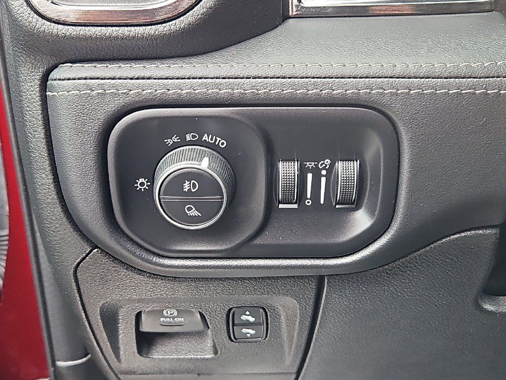 Used 2022 RAM 1500 Limited w/ Body-Colour Bumper Group AWD/4WD image 18