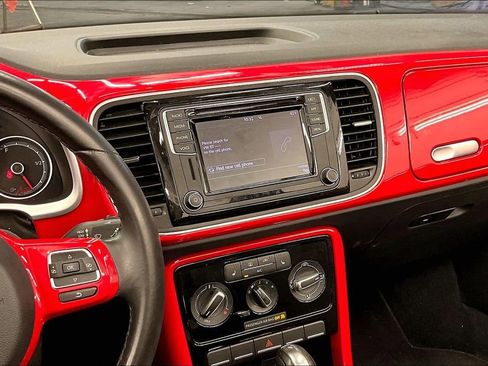 Used 2018 Volkswagen Beetle 2.0T S w/ Style & Comfort Package FWD image 5