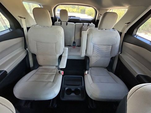 Used 2020 Ford Explorer XLT image 40