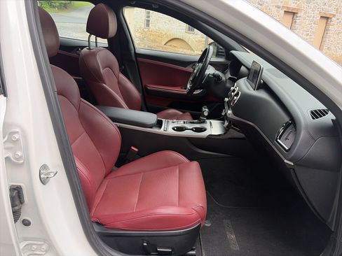Used 2019 Kia Stinger GT1 AWD/4WD image 27
