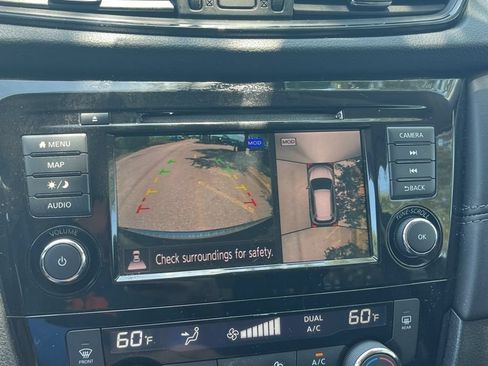 Used 2018 Nissan Rogue SL w/ Premium Package FWD image 17