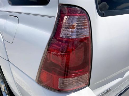 Used 2005 Toyota 4Runner SR5 RWD image 26