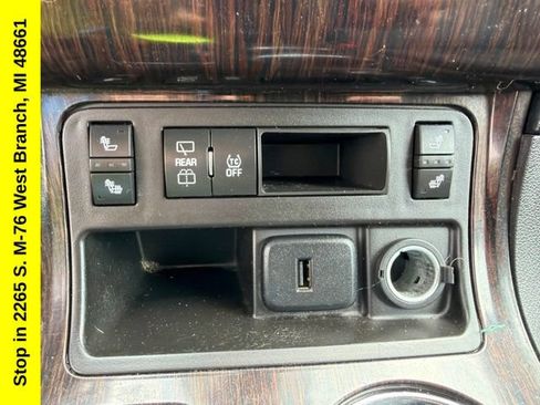 Used 2017 Chevrolet Traverse LT w/ Style and Technology Package FWD image 31