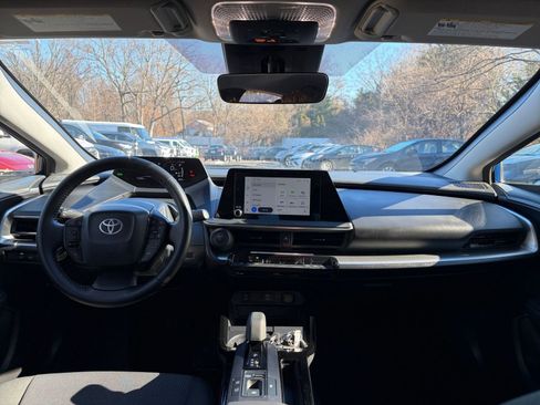 Used 2025 Toyota Prius LE image 31