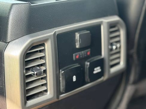Used 2017 Ford F150 Platinum w/ Equipment Group 701A Luxury AWD/4WD image 20