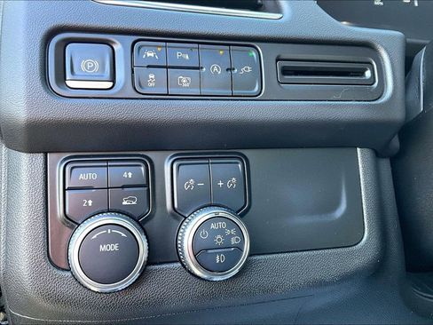 Used 2022 GMC Yukon SLT w/ SLT Premium Package image 33