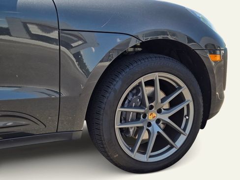 Used 2024 Porsche Macan AWD/4WD image 10