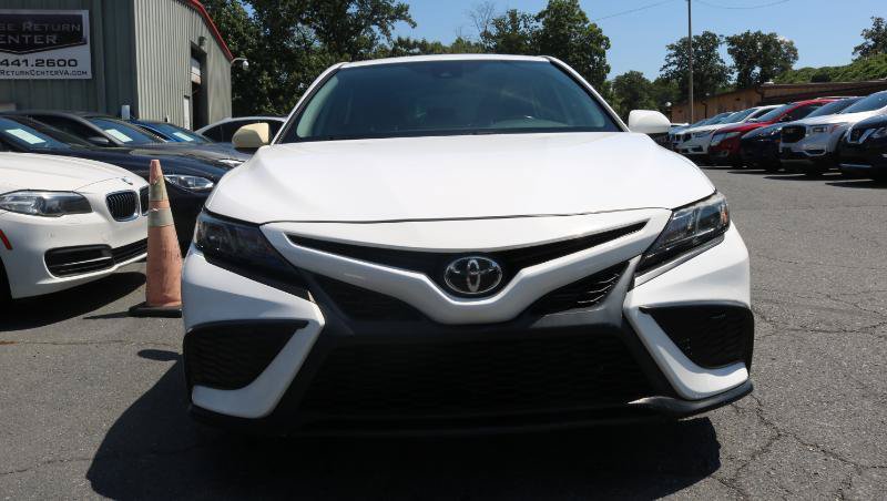 Used 2021 Toyota Camry SE FWD image 2