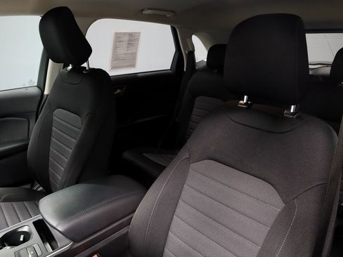 Certified 2021 Ford Edge SE image 25