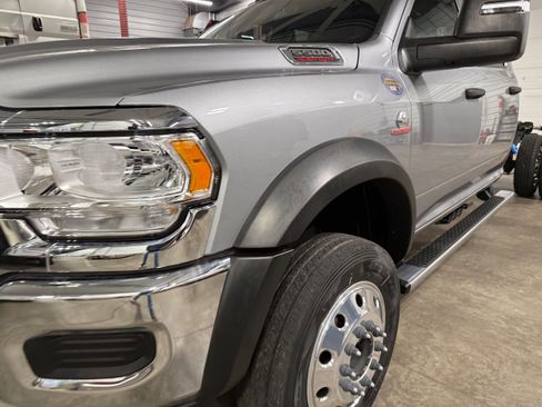 Used 2024 RAM 5500 Tradesman w/ Chrome Appearance Group image 32