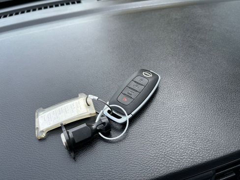 Used 2025 Nissan Versa SV image 21