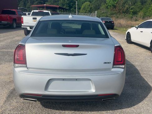 Used 2020 Chrysler 300 Touring w/ Sport Appearance Package RWD image 6