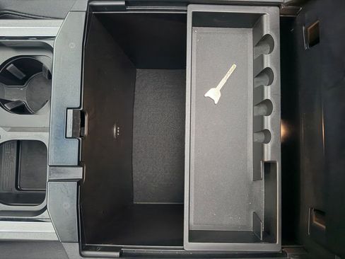 Used 2023 Ford F350 Lariat w/ Chrome Package image 40