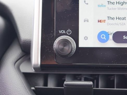 Used 2025 Toyota RAV4 XLE image 21