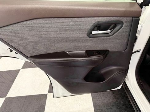 Used 2023 Nissan Rogue SV image 13