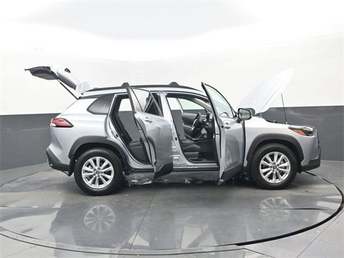 Used 2026 Toyota Corolla Cross LE w/ Moonroof Package image 31