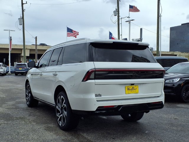 New 2026 Lincoln Navigator Reserve AWD/4WD image 6