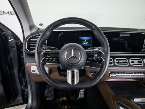 Used 2024 Mercedes-Benz GLS 450 4MATIC image 28