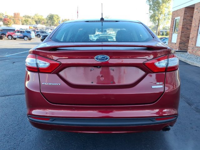 Used 2016 Ford Fusion SE FWD image 5