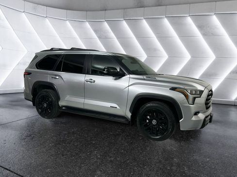 Used 2024 Toyota Sequoia Limited image 1